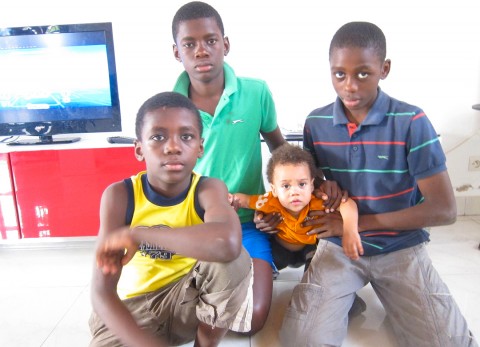 17 juli 2013 › Les quatres fils de Rhode Makoumbou : Daouda, Abdoulaye, Quentin et Aboubakar.