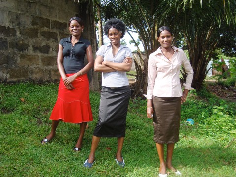 11 mei 2009 › Les trois soeurs Makoumbou : Naomi, Rhode et Milcah.