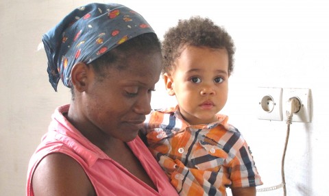 14 september 2013 › Naomi et Quentin, la soeur et le fils cadet de Rhode Makoumbou.