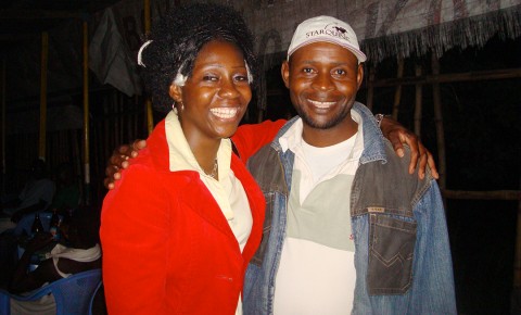 18 mai 2009 › Rhode Makoumbou avec son cousin Mafouta Russel.