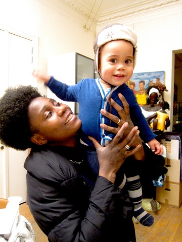 02 maart 2013 › Rhode Makoumbou et son fils Quentin dit «Le petit prince».