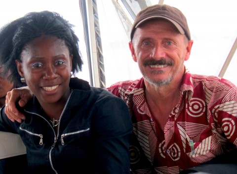 28 août 2010 › Rhode Makoumbou et son mari Marc Somville, à bord d'une vedette rapide traversant le Fleuve Congo à destination de Kinshasa.