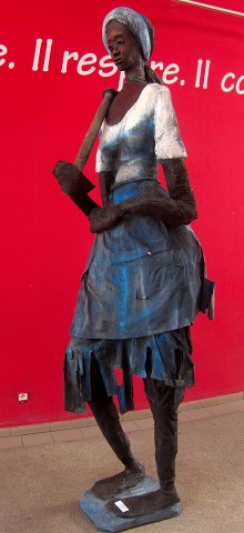 Rhode Makoumbou › Sculpture : «Au champ» • ID › 401