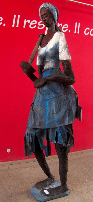 Rhode Makoumbou › Sculpture : «Au champ» (2010)