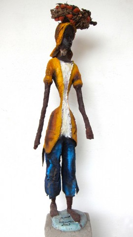 Rhode Makoumbou › Beeldhouwwerk: «En revenant de la forêt» • ID › 323