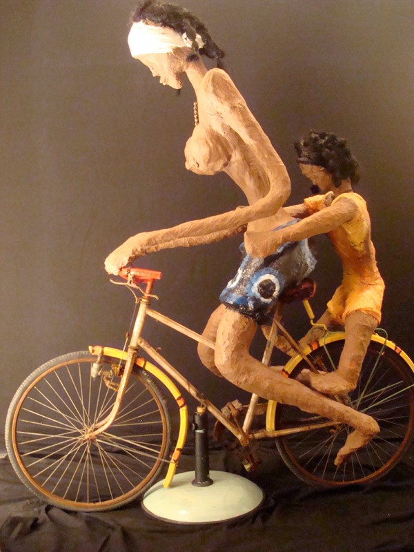 Rhode Makoumbou › Sculpture : «La ballade en vélo» (2009)