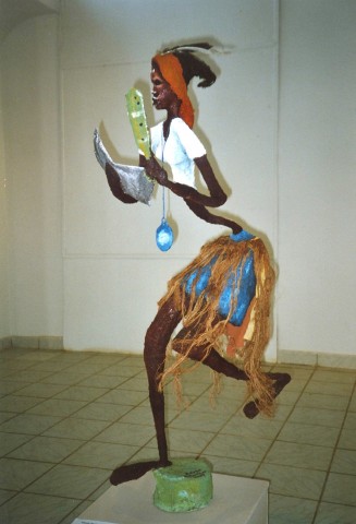 Rhode Makoumbou › Beeldhouwwerk: «La chanteuse» (2004) • ID › 4