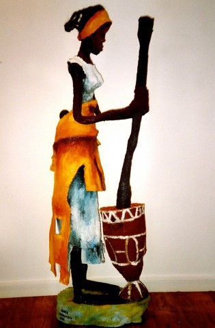 Rhode Makoumbou › Beeldhouwwerk: «La pileuse de foufou» • ID › 28