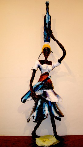 Rhode Makoumbou › Sculpture : «La porteuse d'eau (1)» (2008) • ID › 107