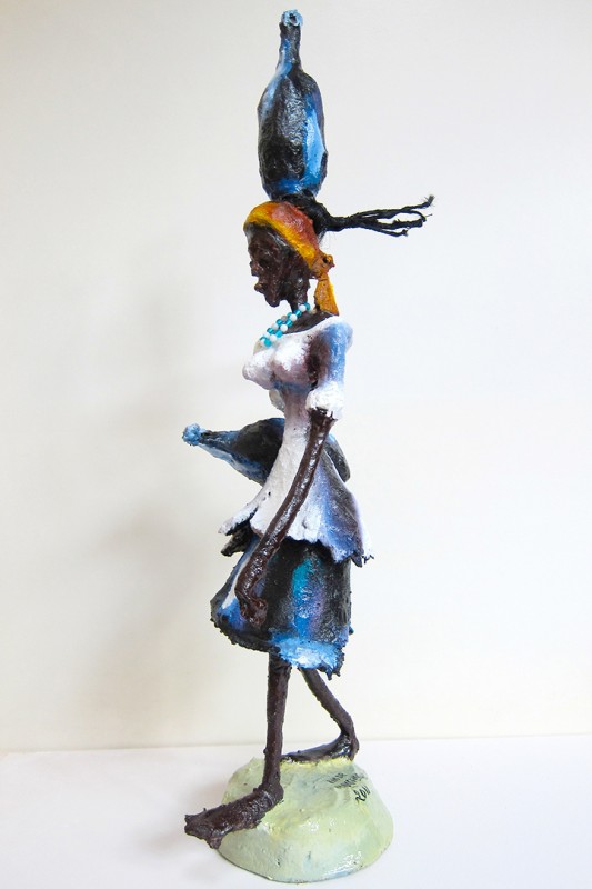 Rhode Makoumbou › Beeldhouwwerk: «La porteuse d'eau» (2011)