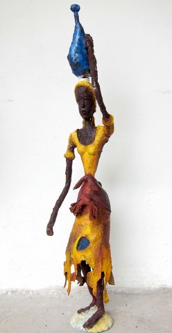 Rhode Makoumbou › Sculpture : «La porteuse d'eau (4)» (2008) • ID › 232
