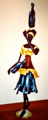 Rhode Makoumbou › Sculpture : «La porteuse d'eau au village» (2008)