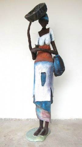 Rhode Makoumbou › Sculpture : «La porteuse de noix de palme» (2003) • ID › 242