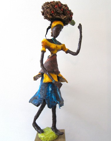 Rhode Makoumbou › Sculpture : «La porteuse de régime d'huile de palme» (2010) • ID › 248