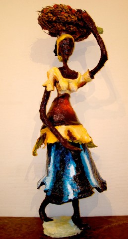 Rhode Makoumbou › Sculpture : «La porteuse de régime de noix de palme (1)» (2008)