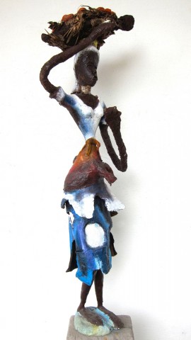 Rhode Makoumbou › Sculpture : «La porteuse du régime de noix de palme» • ID › 322
