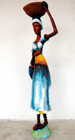 Rhode Makoumbou › Sculpture : «La vendeuse de Boko» (2011)