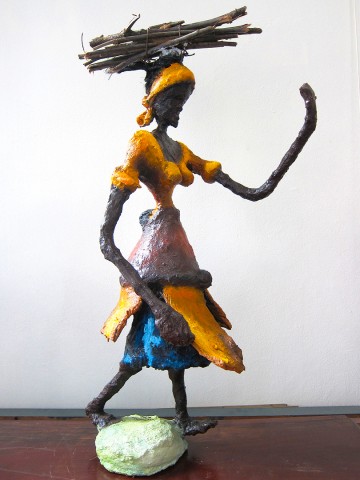 Rhode Makoumbou › Sculpture : «Le bois arrive au village» • ID › 252