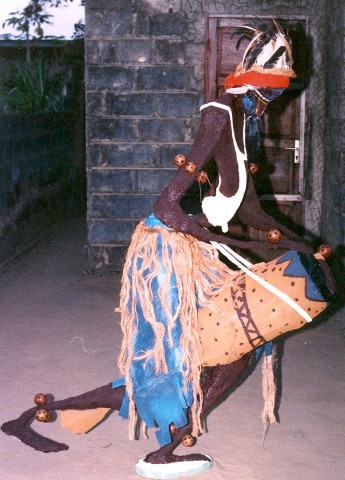 Rhode Makoumbou › Sculpture : «Le joueur de tam-tam (1)» (2003) • ID › 17