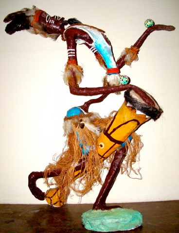 Rhode Makoumbou › Sculpture : «Le joueur de tam-tam (1)» (2005)