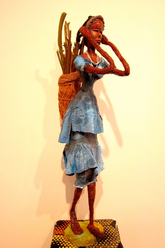 Rhode Makoumbou › Beeldhouwwerk: «Le mponzi» (2013)