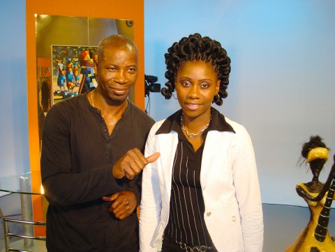 In de studio van Canal France International: «Le photographe de plateau Eugène Irabe et Rhode Makoumbou.»