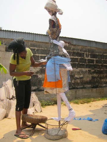 Création de la sculpture «La femme du malafoutier»