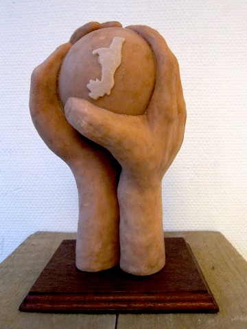 La pièce originale du trophée réalisé par Rhode Makoumbou pour le RICE (Réseau International des Congolais de l'Extérieur)