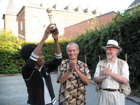 L'équipe victorieuse du tournoi de pétanque : Rhode Makoumbou, Marc Somville et Daniel Remacle