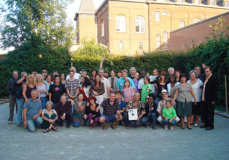 30 août 2009 › Photo-souvenir de tous les participants du tournoi de pétanque, remporté par l'équipe de Rhode Makoumbou.