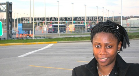 30 avril 2011 › Rhode Makoumbou à la frontière entre le Canada et les États-Unis.