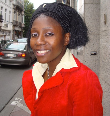 20 juin 2009 › Rhode Makoumbou dans le quartier de Matonge.