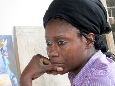 10 janvier 2010 › Rhode Makoumbou dans son atelier à Mansimou.