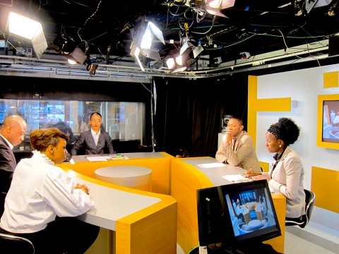 15 april 2010 › Rhode Makoumbou invitée de l'émission de télévision «Afronight» (Télésud).