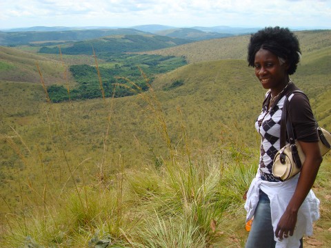 Rhode Makoumbou sur la route de Kinkala, au lieu dit «Le trou des Dieux»