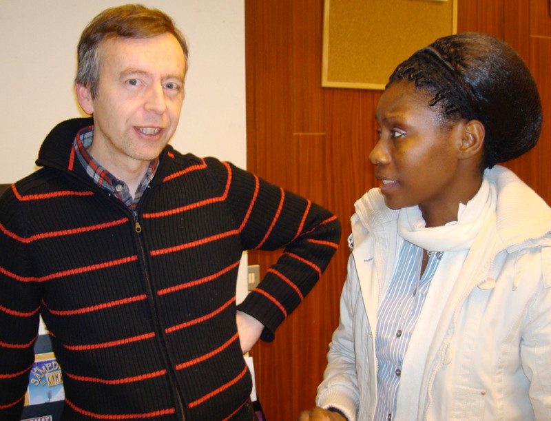 31 januari 2008 › Guido Huysmans (Président de l'Afrika Film Festival de Leuven) et Rhode Makoumbou.