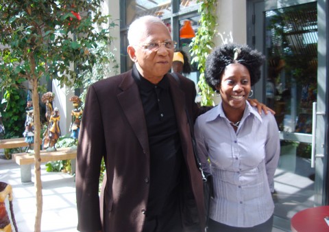 12 septembre 2009 › Henri Lopes (écrivain et Ambassadeur du Congo en France) en compagnie de Rhode Makoumbou.