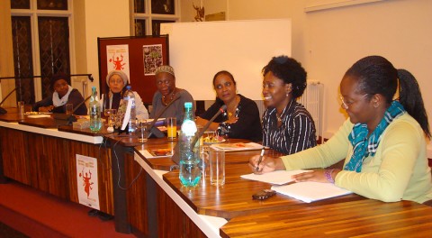 23 novembre 2009 › Intervention de Rhode Makoumbou à la conférence «Les droits des femmes sont-ils des droits humains ?».