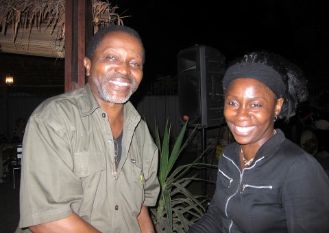 20 août 2010 › Jean-Joseph Kounkou (dessinateur et manager du groupe musical «Les 3 A») et Rhode Makoumbou.