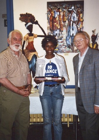 16 juni 2006 › L'animateur culturel Robert Tangre, Rhode Makoumbou et le poète Jacques Viesvil.