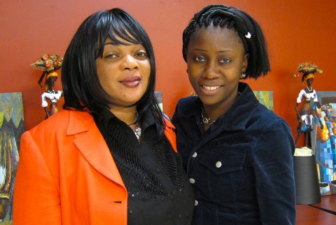 15 april 2011 › L'écrivaine congolaise Ghislaine Sathoud et Rhode Makoumbou.