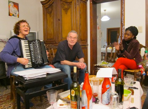 31 december 2010 › La musicienne Daniel Du Bosch, le peintre Peter Schuppisser et Rhode Makoumbou.