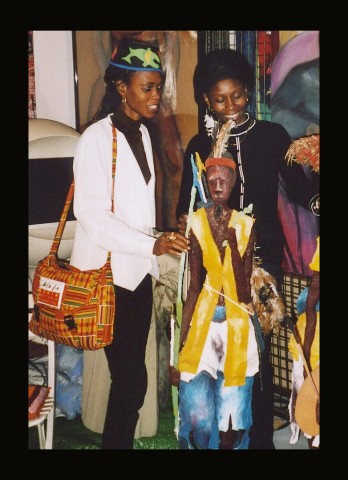 25 septembre 2004 › La photographe béninoise Esther Bigo et Rhode Makoumbou.