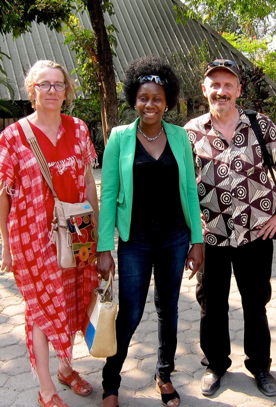 25 augustus 2012 › La sculpteuse française Charlotte Silvin, Rhode Makoumbou et son mari Marc Somville.