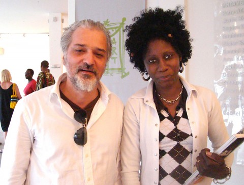 09 mai 2008 › Le directeur de la Triennale de Luanda (Angola) Fernando Alvim et Rhode Makoumbou.
