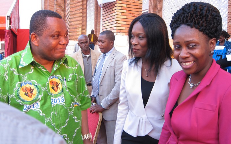 13 juillet 2013 › Le Ministre de la Culture et des Arts Jean-Claude Gakosso en compagnie de Marie-Françoise Ibovi et Rhode Makoumbou.