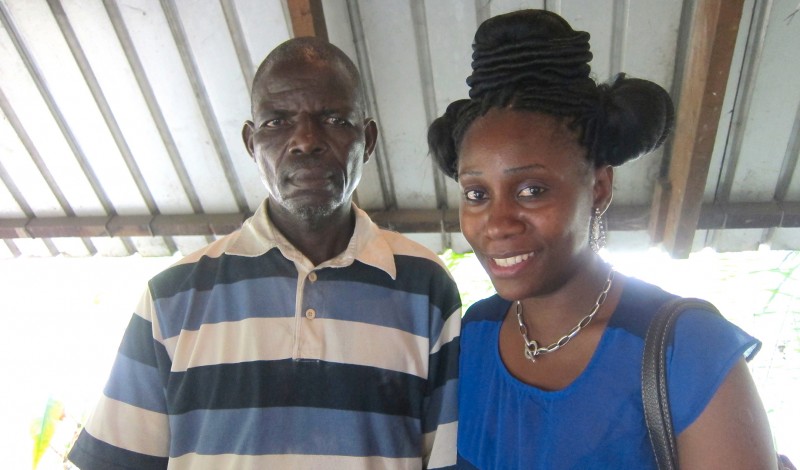 21 september 2013 › Le peintre Antoine Sita et Rhode Makoumbou à l'École de peinture de Poto-Poto.