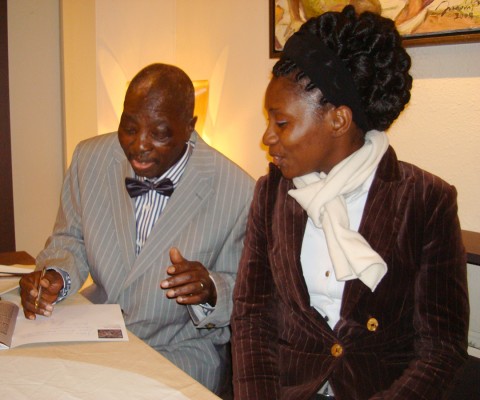23 octobre 2008 › Le peintre congolais (RDC) Mavinga et Rhode Makoumbou.