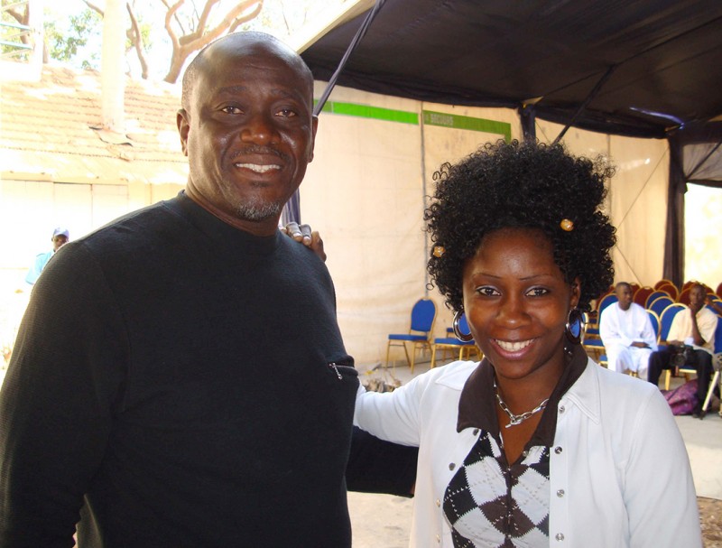 09 mai 2008 › Le peintre et critique d'art togolais Kossi Assou et Rhode Makoumbou à la Biennale Dak'Art 2008.