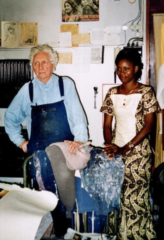 30 septembre 2004 › Le peintre Roger Somville et Rhode Makoumbou.